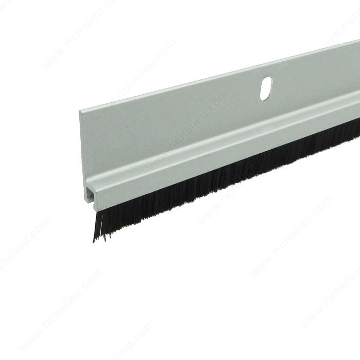 Balai de bas de porte en aluminium avec brosse en nylon - Quincaillerie  Onward