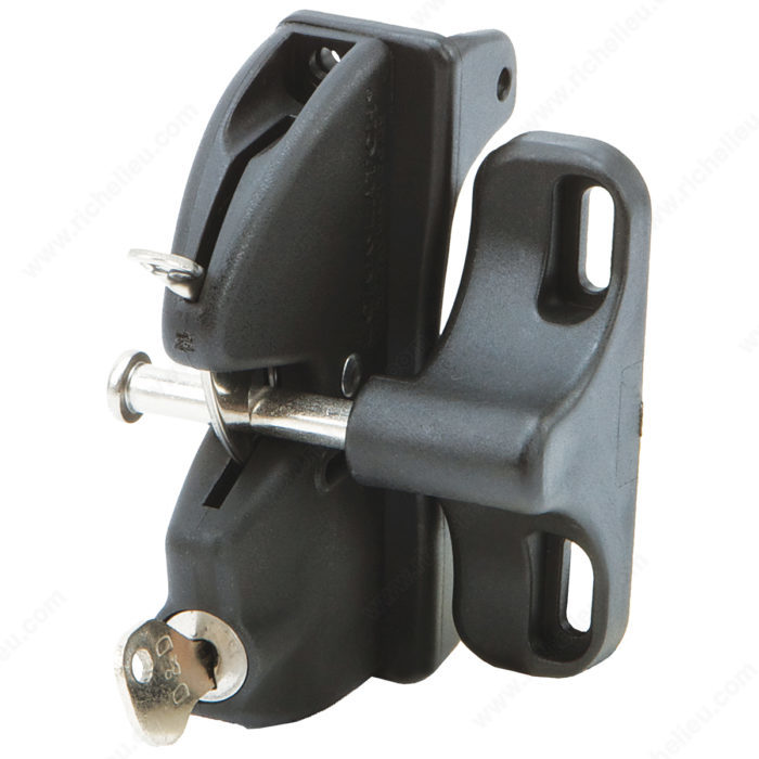 Lockable gate deals latch